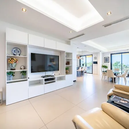Stunning 3 Bedrooms On The Croisette *